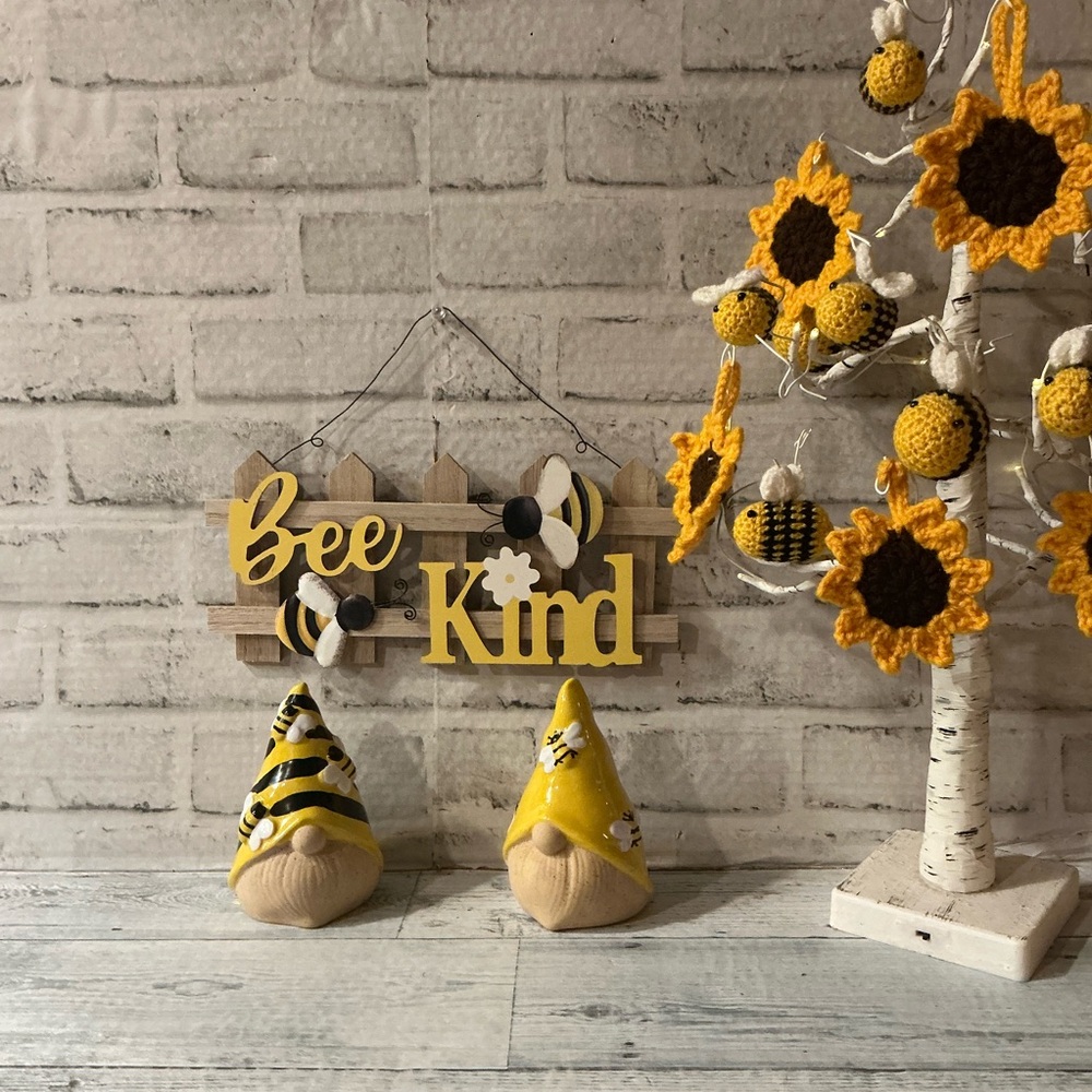 Old East Main Company 3 Piece Bee Gnome & Sign  Decor (Tree Not Included)